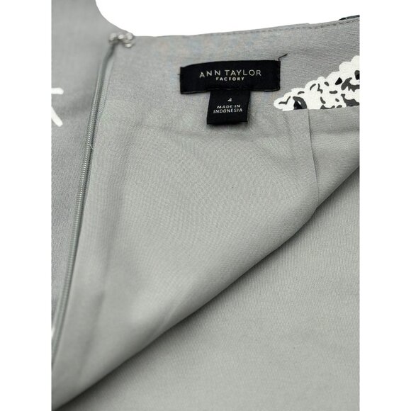 Ann Taylor Factory Size 4 Woman Pencil Skirt With Green & White Hydrangea Print - Picture 8 of 8